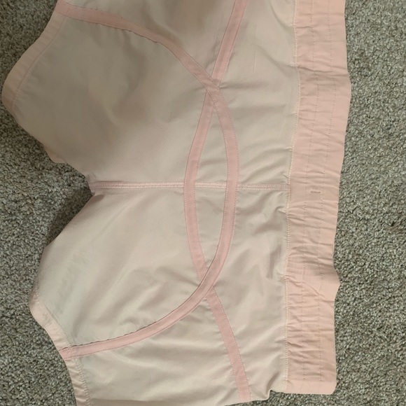 Lululemon shorts strawberry milkshake - Picture 4 of 5
